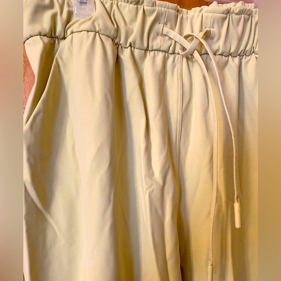 Lululemon size 8 yellow cuffed pants, never worn! - Picture 7 of 7